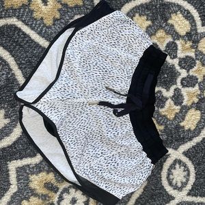 Rare print lululemon hotty toddy shorts